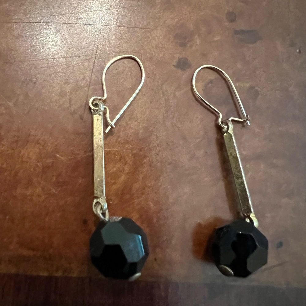 Drop black earrings